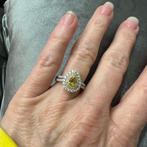 Cirari Couture Orange Yellow Pear diamond halo ring, 18k 2 tone ring - Picture 7 of 7